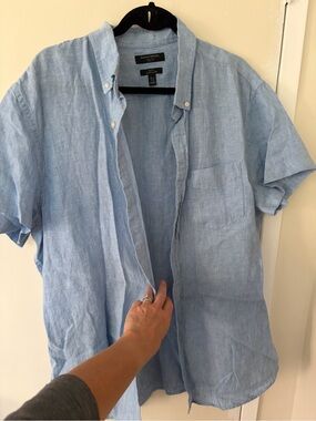 Banana Republic Light Blue Short-Sleeve Linen Button-Down Shirt